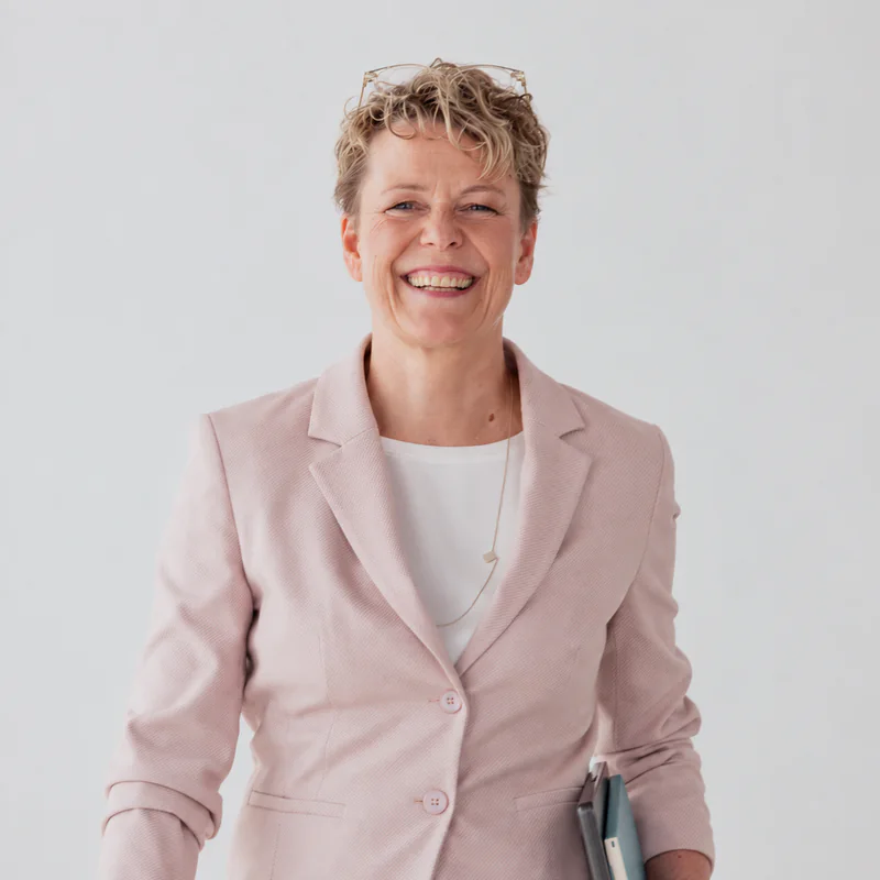Britta Portrait, zugewandt, herzlich